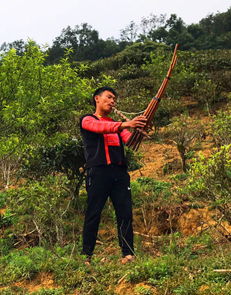 My dear friend Pao will play the kehn for you, a traditional pan pipe musical instrument popular in the H'mong ethnic groups. Not so long ago, men in his village would play these to woo women to become their wives so skillfulness at this instrument cannot be underestimated! (Optional Mai Chau/ Pa Co extension)